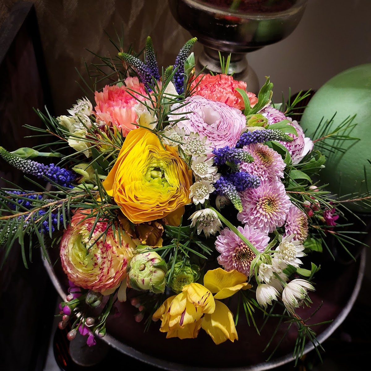 Hochzeitsfloristik — Brautstrauß und Blumenarrangement